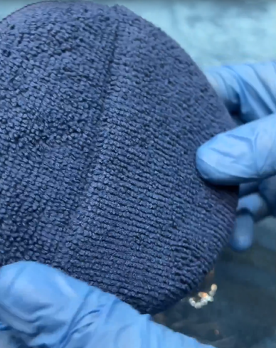 APLICADOR DE MICROFIBRA CON ORIFICIO PARA LA MANO