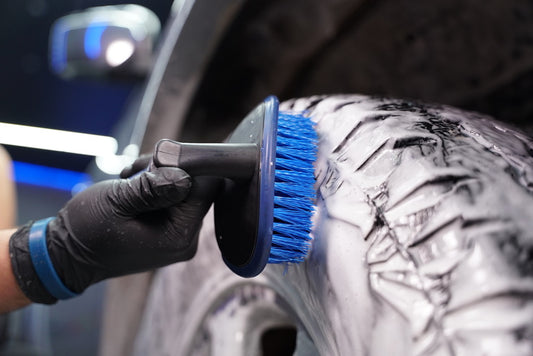 CEPILLO PARA LIMPIEZA DE NEUMÁTICOS