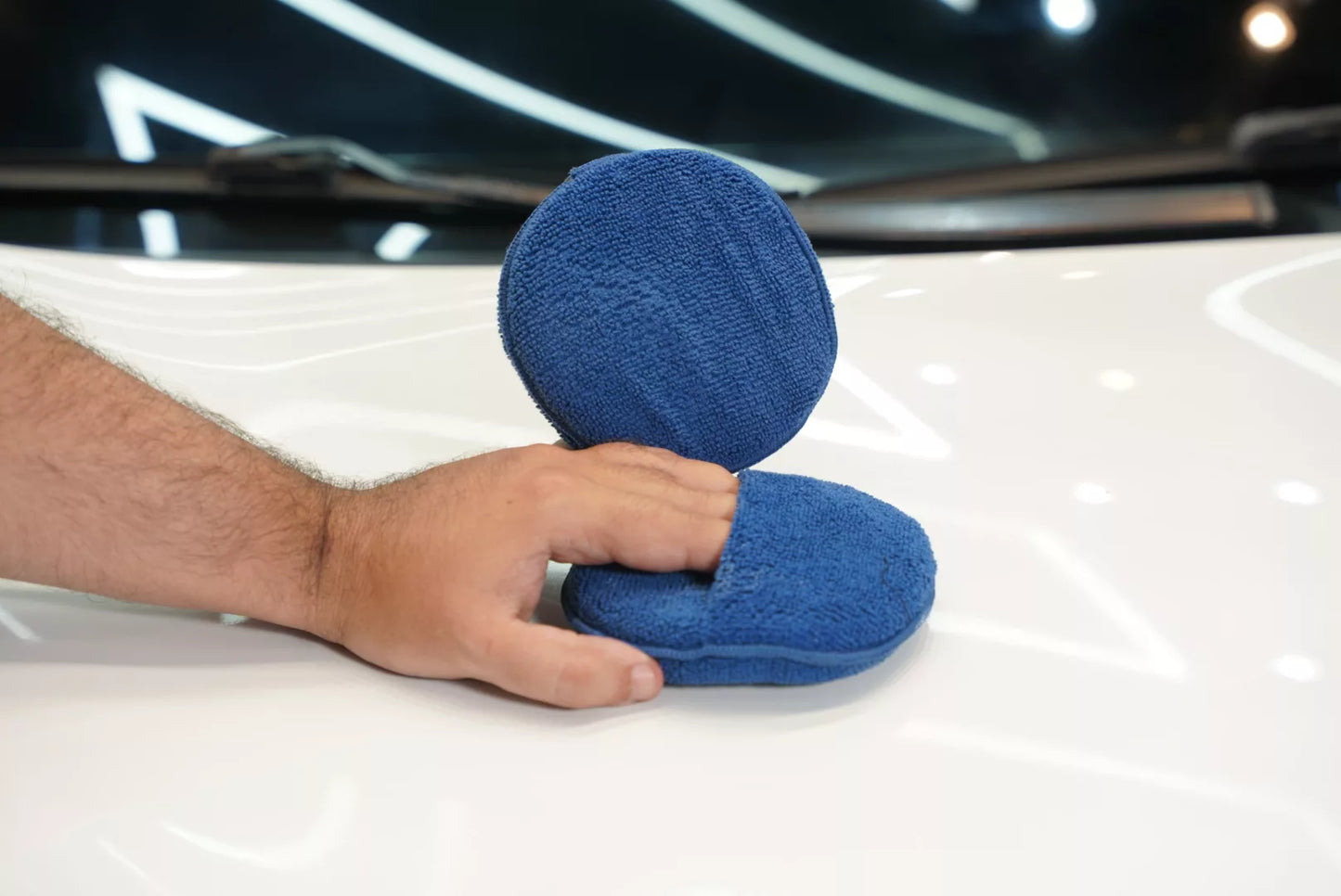 APLICADOR DE MICROFIBRA CON ORIFICIO PARA LA MANO