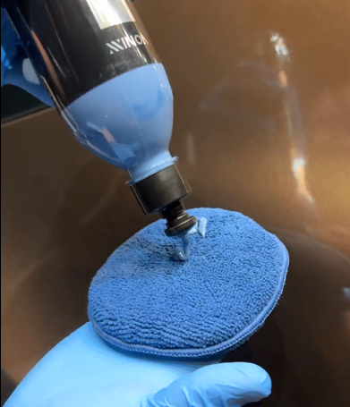 APLICADOR DE MICROFIBRA CON ORIFICIO PARA LA MANO